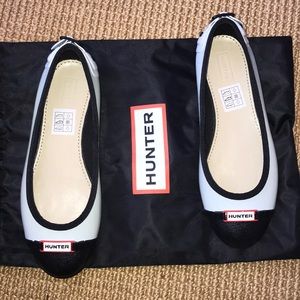 Hunter White/Black Rubber Flats